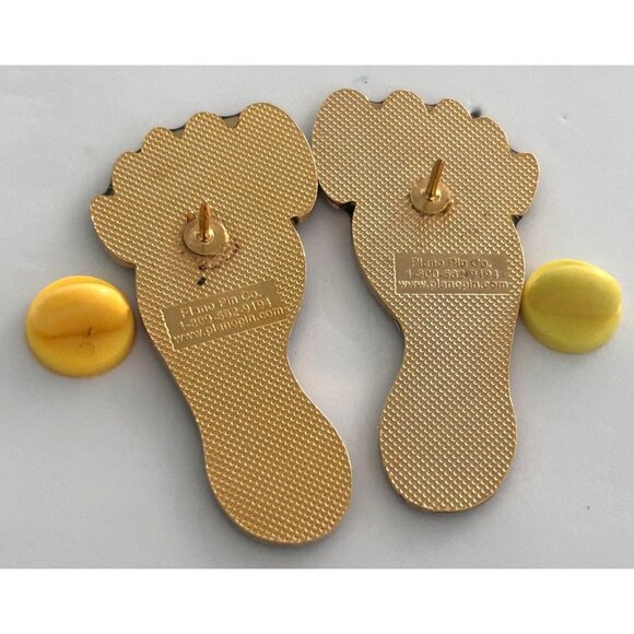 Vintage Odyssey of the Mind Pair of 2 Feet toes 2 pin set North Carolina - Picture 3 of 3